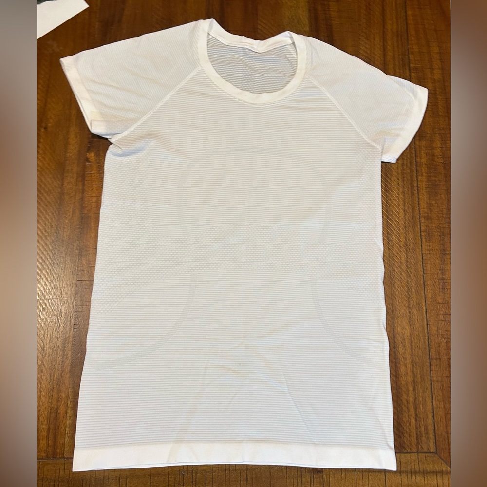Lululemon Swiftly Short Sleeve Size 8 EUC
